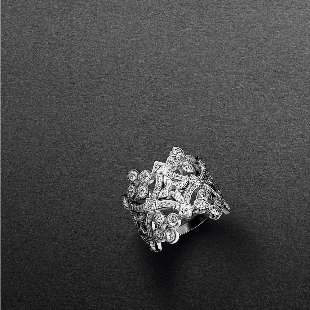 Rare! Louis Vuitton 18K  Dentelle Diamond Ring